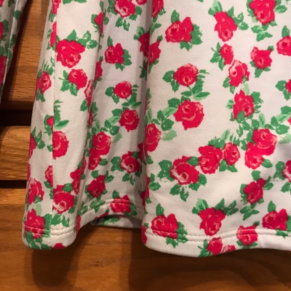 Pretty “Puff-Sleeved” Ladies Blouse with pink/red Roses & built in pleats, Large - Picture 5 of 7